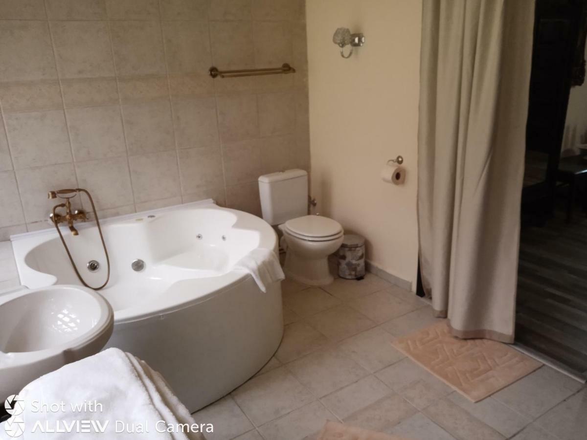 Casa Cu Farfurii Hotel ซินายา ภายนอก รูปภาพ